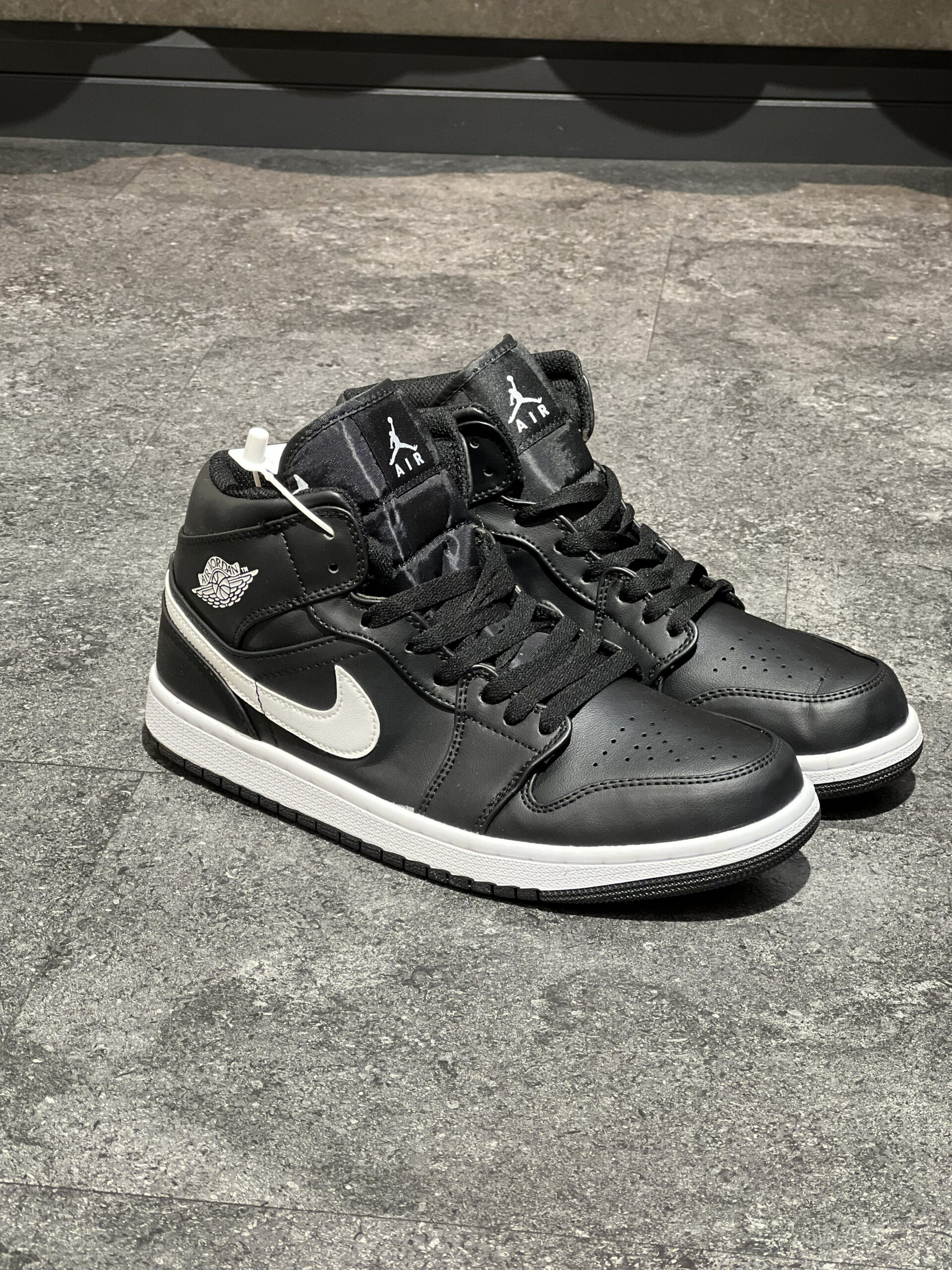 IMG_0222 Air Jordan 1 Mid - تصویر 1