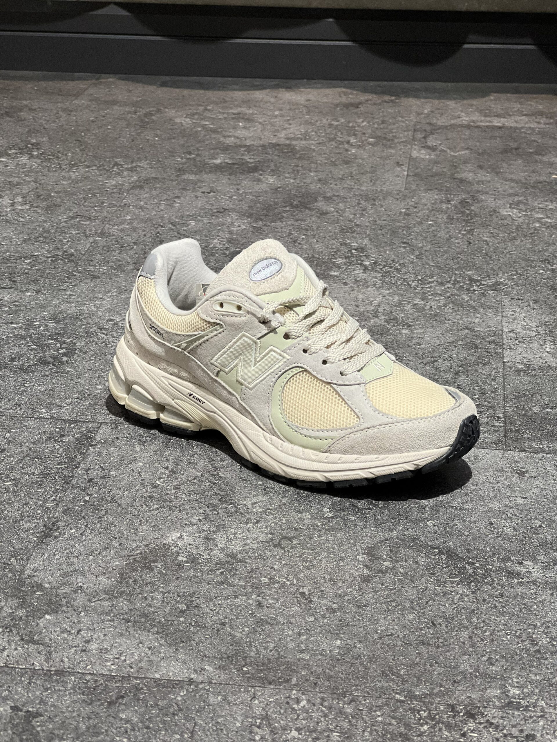 IMG_0261 New Balance 2002 R - تصویر 1