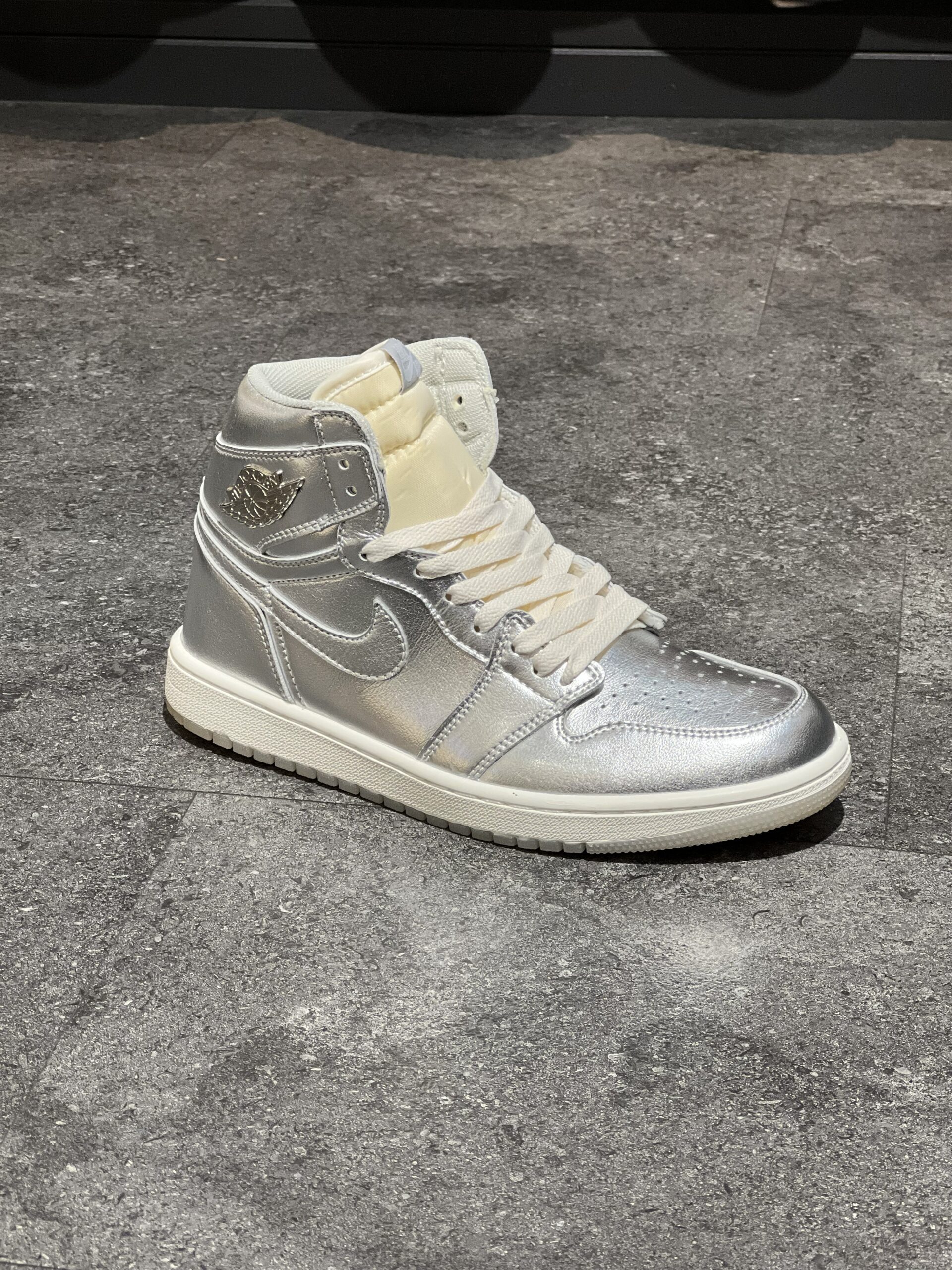 IMG_0405 Air Jordan 1 High - تصویر 1