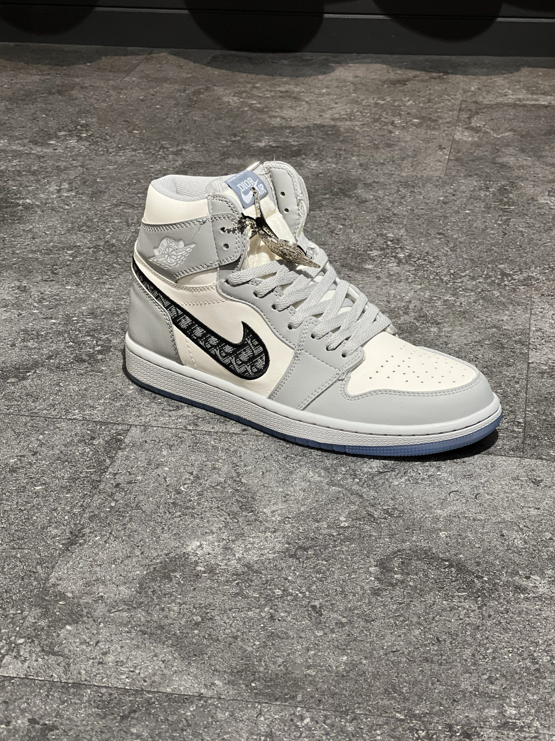 IMG_0429 Air Jordan 1 High Dior - تصویر 1