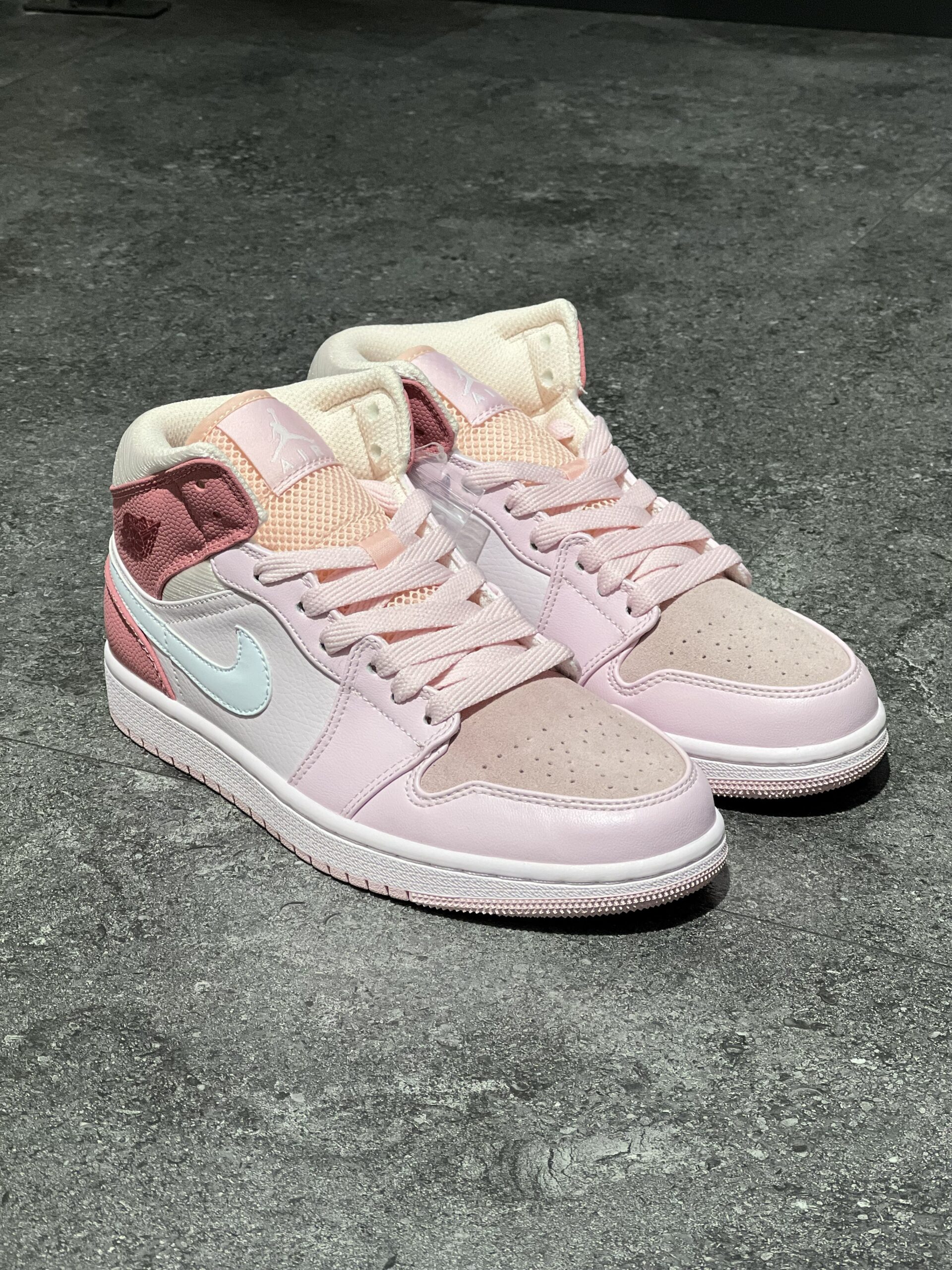 IMG_7562 Air Jordan 1 Mid - تصویر 1